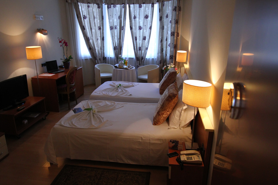 Hotel Diplomat &