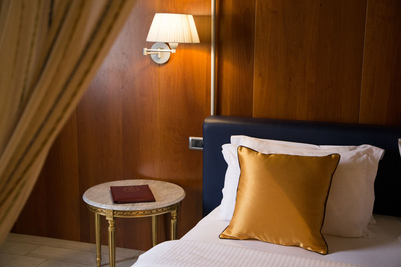 Hotel Diplomat &