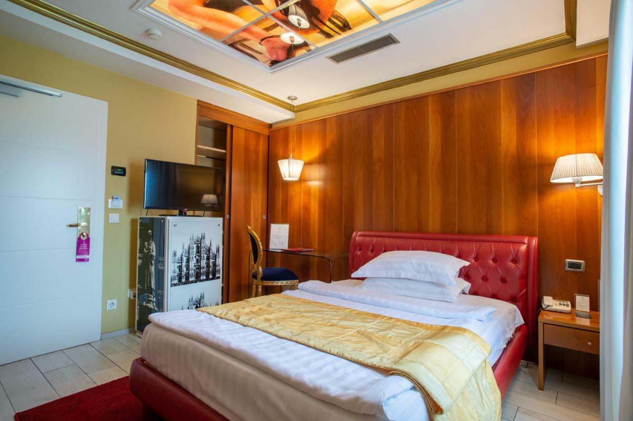 Diplomat & 4* Tirana
