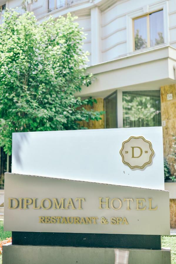 Diplomat & 4* Tirana